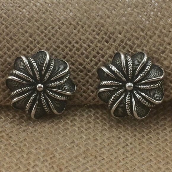 Vintage Signed Marboux by Boucher Clip On Earrings Silvertone Textured Flowers - Picture 1 of 13